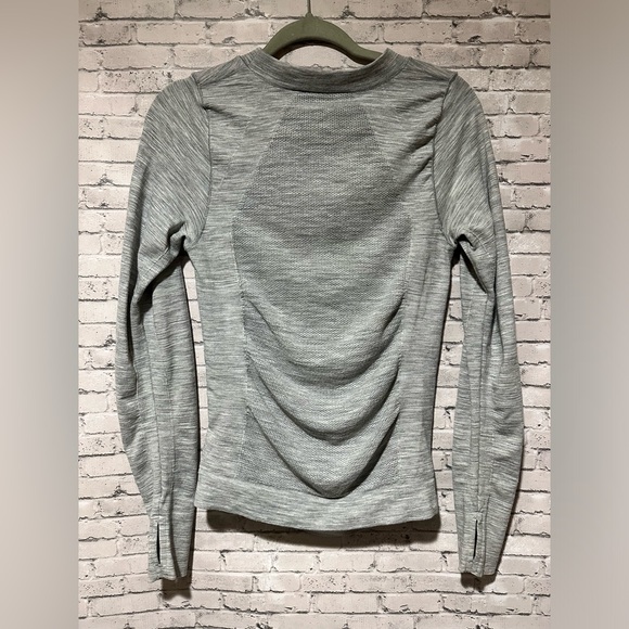 Athleta Workout Long Sleeve Shirt Gray Small (S) - Picture 2 of 3